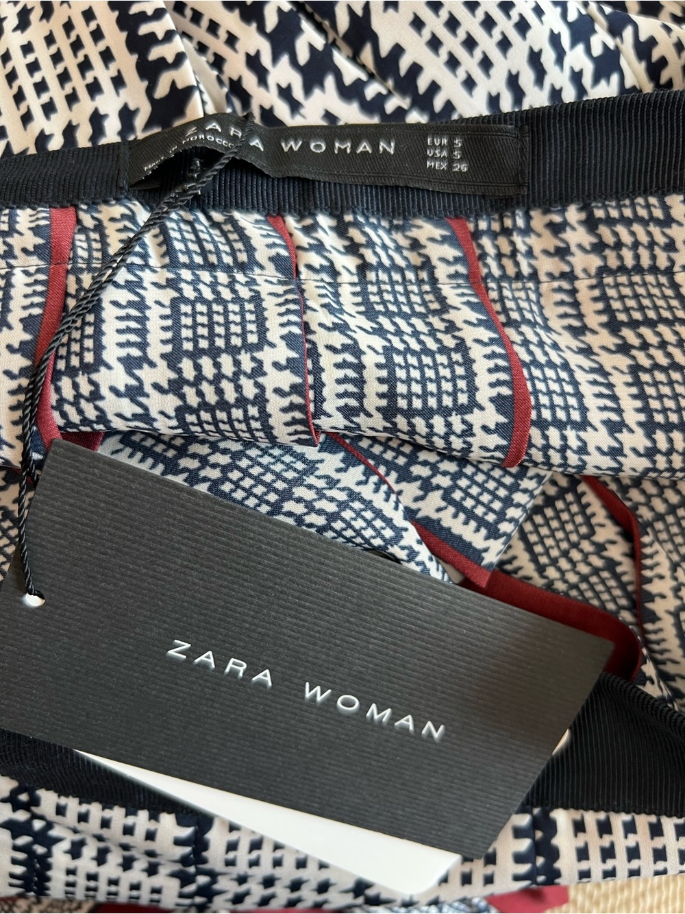 Zara Houndstooth Pleated Midi Skirt Maroon Inner Panels - Picture 8 of 9
